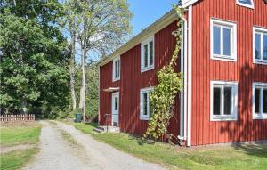 3 Bedroom Awesome Home In Emmaboda