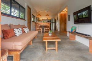 Casa Melina Torio Cozy upscale 2bd jungle House