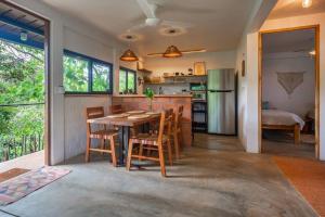 Casa Melina Torio Cozy upscale 2bd jungle House