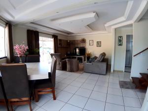 Alugo ótima casa , Centro Bombinhas!