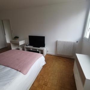 Maisons d'hotes Chambre ZEN Tout confort pres de Saint Marceau : Chambre Double avec Salle de Bains Commune