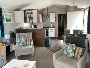 6 Berth Comfy Homely Caravan, Dog Friendly