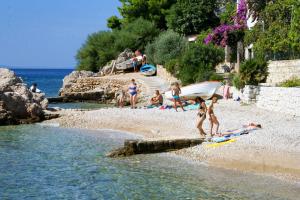 Apartments by the sea Stanici, Omis - 2765