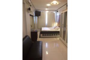 Perto da praia de Copacabana, 150 metros da praia, entre postos 5 e 6