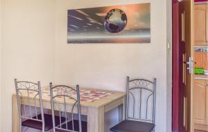 Stunning apartment in Darlwko with WiFi