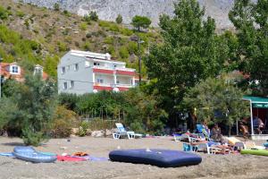 Apartments by the sea Duce, Omis - 8378 
