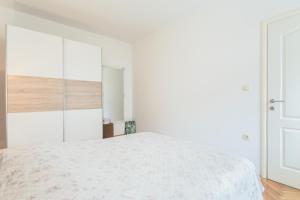 Apartments by the sea Duce, Omis - 8378