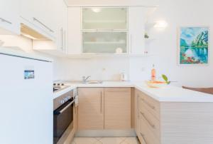 Apartments by the sea Duce, Omis - 8378