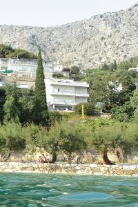 Apartments by the sea Omis - 8334