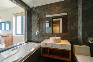 Deluxe Suite nhìn ra Biển (Deluxe Suite Sea View)
