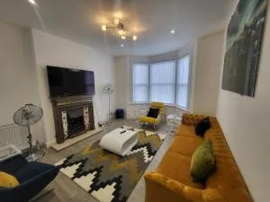 Garland Modern 4 Bedroom Central Apartment London - 芬奇利