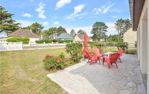 Maisons de vacances Nice home in PIROU with WiFi and 3 Bedrooms : photos des chambres