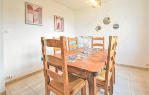 Maisons de vacances Nice home in PIROU with WiFi and 3 Bedrooms : photos des chambres