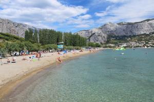 Apartments with a parking space Duce, Omis - 2801