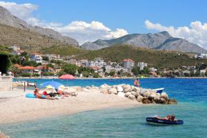 Apartments by the sea Mali Rat (Omis) - 16437