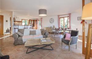 Maisons de vacances Nice Home In Nessa With Private Swimming Pool, Can Be Inside Or Outside : photos des chambres