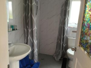 Orange Yurt with Hot Tub- Sleeps 4 Parking & Pets