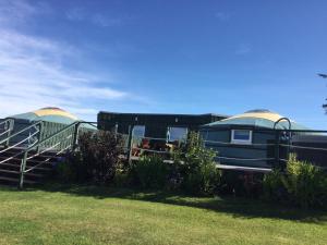 Orange Yurt with Hot Tub- Sleeps 4 Parking & Pets