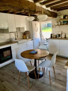 Maisons de vacances 3-Bed House Marais-Vernier close to Honfleur : photos des chambres