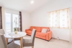 Apartments by the sea Duce, Omis - 8378