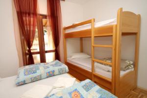 Apartments by the sea Ivan Dolac, Hvar - 8700