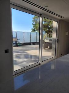 Luxury 3 bed flat with large terrace, sea views and hot tub