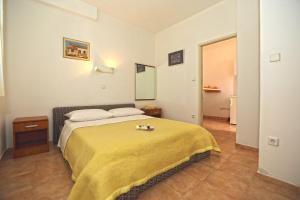 Apartments with a parking space Hvar - 8728