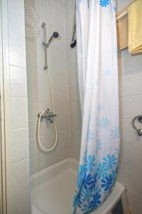 Apartments with a parking space Hvar - 8728