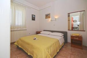 Apartments with a parking space Hvar - 8728