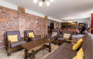 Cozy Home In Icici With Outdoor Swimming Pool 