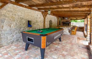 Cozy Home In Icici With Outdoor Swimming Pool 
