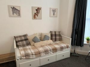 Cosy Wirral home near Liverpool with Free Parking!