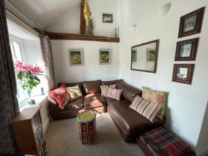 Sausage Cottage in Oakford Village 4 Bed Garden Local Pub