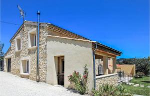 Maisons de vacances Nice home in Malataverne with 6 Bedrooms, WiFi and Outdoor swimming pool : photos des chambres