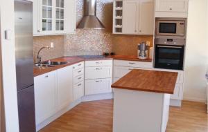 Awesome Home In Lerberget With Sauna