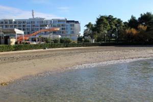 Family friendly apartments with a swimming pool Zadar - 17553 