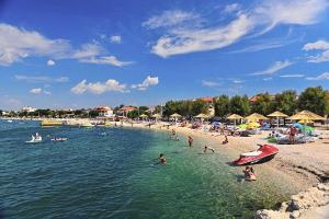 Apartments with a parking space Vrsi - Mulo, Zadar - 17753