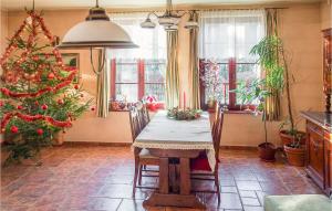 Cozy Home In Lebcz With Kitchen