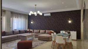 Charming new large luxurious apartment.