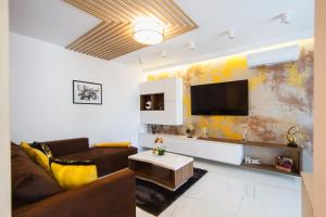 Romantic getaway at West Residence