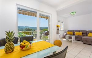 3 Bedroom Cozy Apartment In Dobrinj 