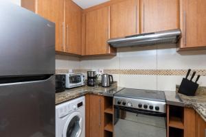 180° Sheik Zayed Road balcony views 2BR in JLT