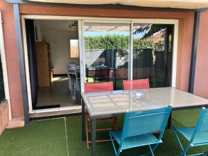 Appartements Grand studio a louer avec terrasse : photos des chambres