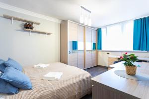 3 Bedrooms Comfy Flat Celarowska