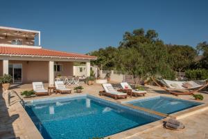 obrázek - Filothei Beach House with pool