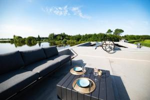 Houseboat "Surla Aqua Zen" Kagerplassen with FREE tender