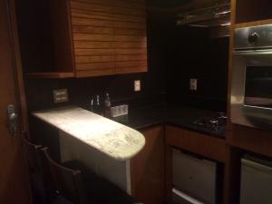 Perto de Ipanema, 250 metros da praia, entre postos 5 e 6