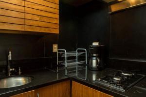 Perto de Ipanema, 250 metros da praia, entre postos 5 e 6