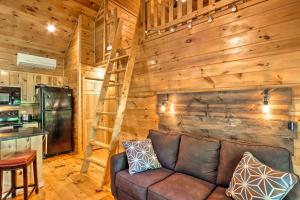 Charming Murphy Cabin with Porch - Near Hiking!