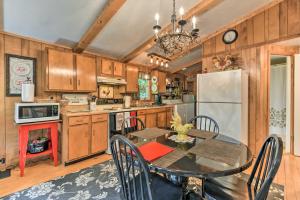 Smoky Mtn Cottage on Creek with Lanai and Forest Views